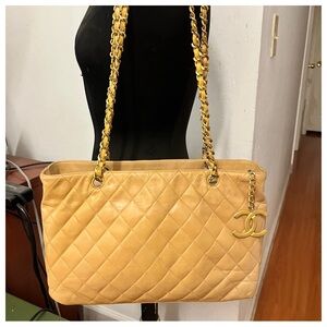 Authentic Vintage Chanel Beige Leather Quilted Chain Shoulder Bag